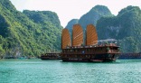 Beautiful view of Halong Bay and Junk boats!