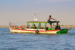 Read more about the article Sunset in Irrawaddy River – Boat Trip, Bagan, Myanmar