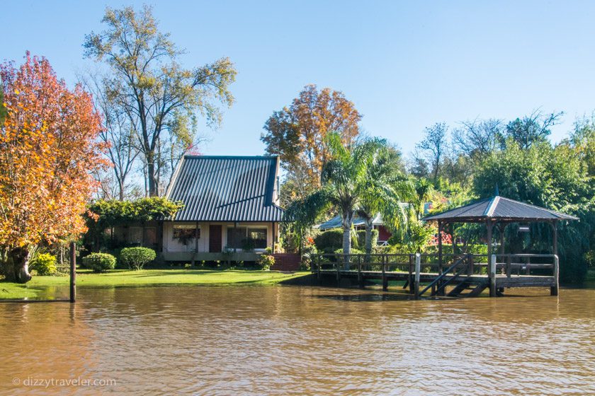 Tigre Delta, Riverside houses