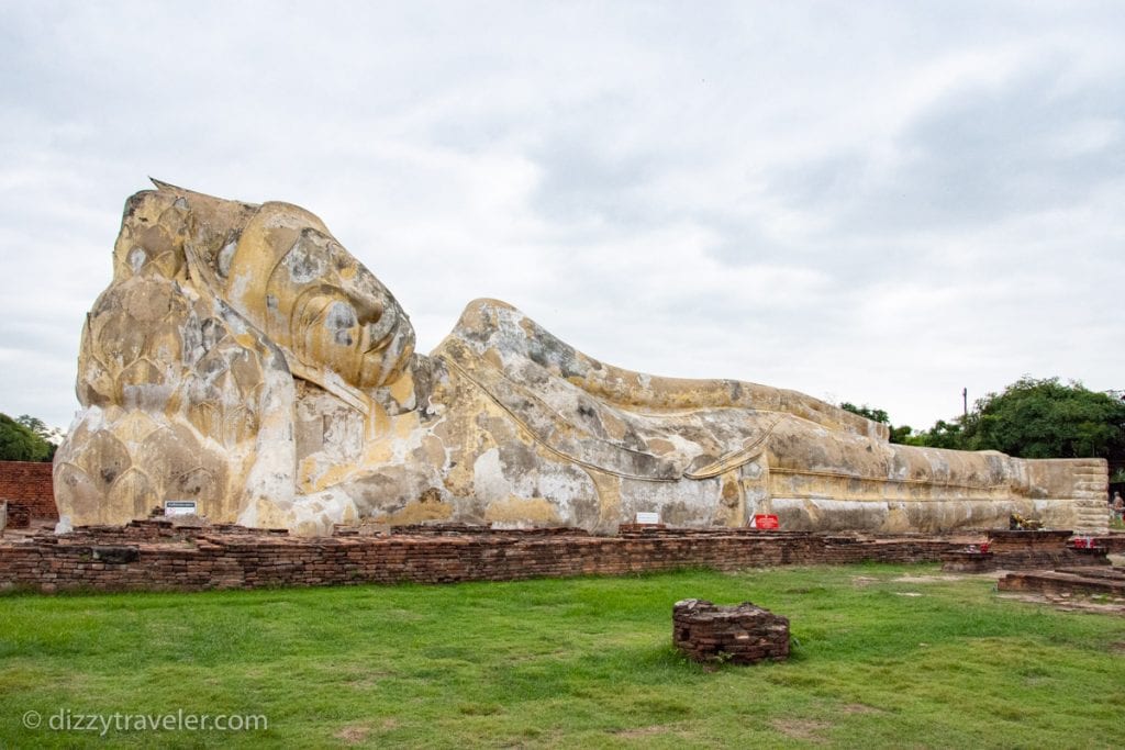 The eye-catching reclining buddha