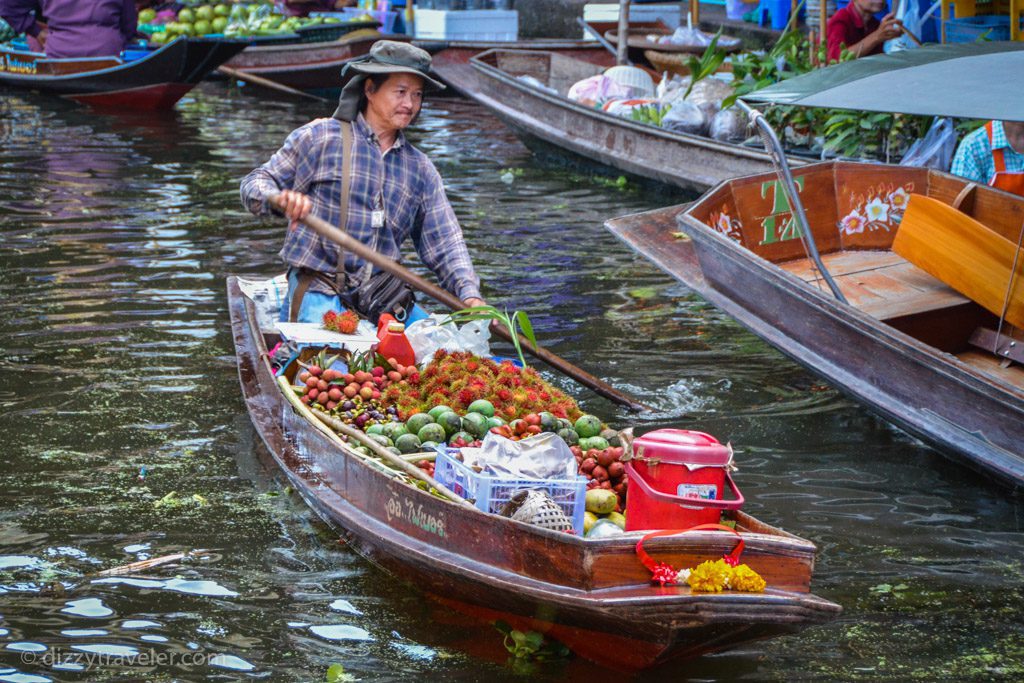 Damnoen Saduak floating Market